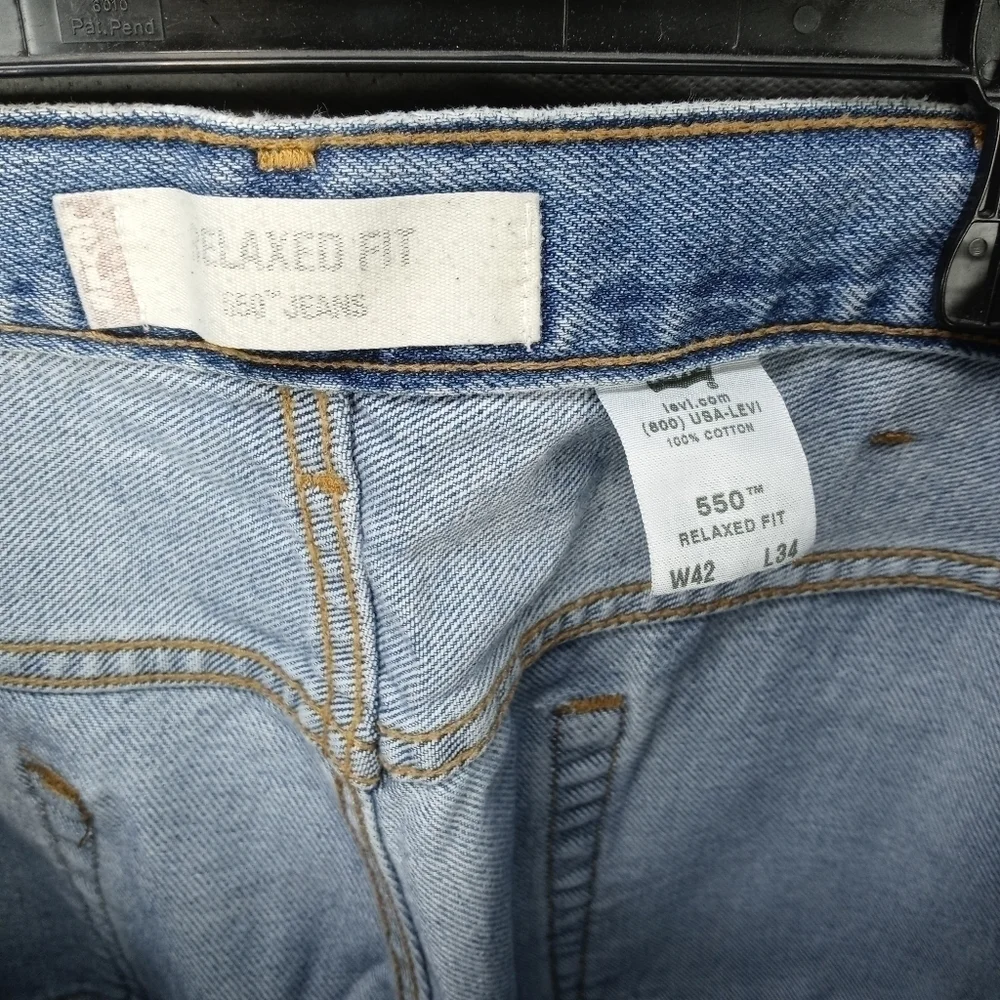 Levi's 550 Relaxed fit men's blue jeans. Sz 42x 34. Rise. 14